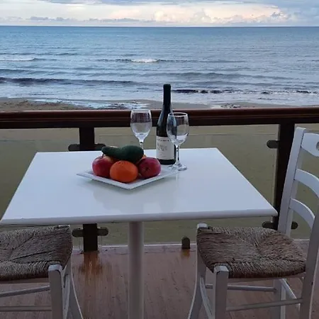 Арартаменты На Пляже * Larnaca