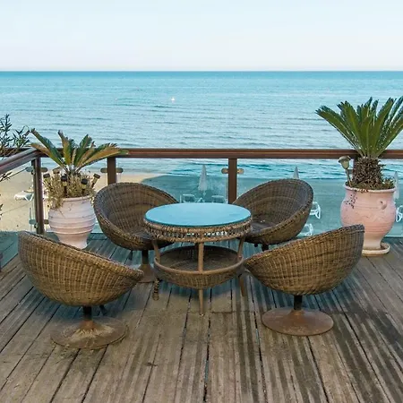 Арартаменты На Пляже Apartment Larnaca
